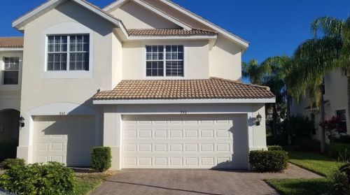933 Hampton Cir, Naples FL  34105-4822 exterior