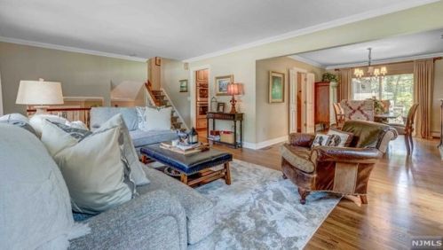 432 Hillside Ave, Allendale NJ  07401-1113 exterior