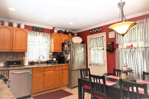 341 Broadway, North Lindenhurst, NY 11757-3302
