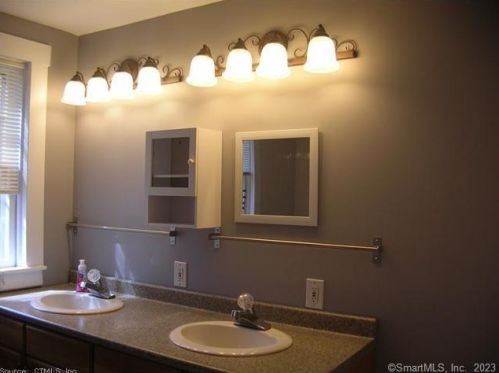 426 Boston Rd, Middletown CT  06457-3574 exterior