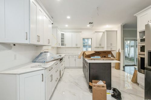 57 Bobwhite Ln, Hicksville NY  11801-4520 exterior