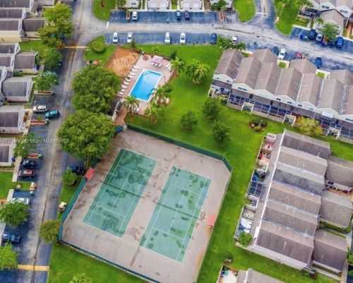 1350 123rd Ave, Hollywood FL 33026-4300 exterior