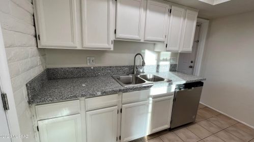 7562 45th St, Tucson, AZ 85730-2423