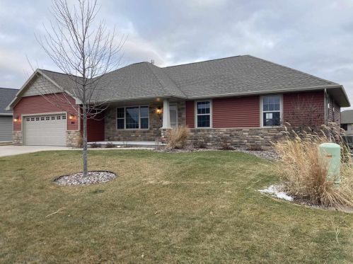 907 Lotus Trl, Menasha WI  54952-8852 exterior