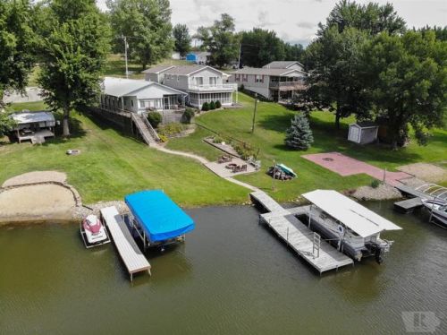 204 Eastside Ln, Ewart, IA 50171-8485