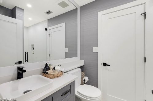 5019 Hawthorn Woods Way, Naples FL  34116-5017 exterior