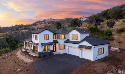 5717 Crystal Dr, Santa Rosa, CA 95404-1010