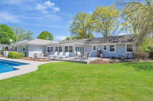 33 Pelican Rd, Middletown NJ  07748-3237 exterior