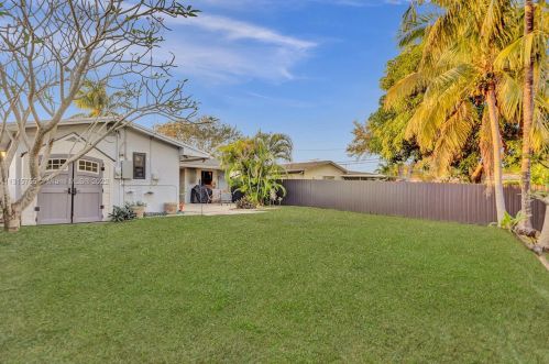 2003 37th Ave, Hollywood FL  33021-4320 exterior