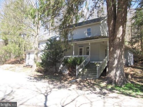 25 Mountain Ln, Charnita, PA 17320-8962