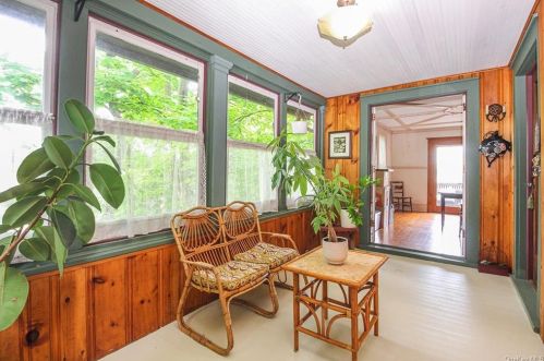 17 Sherwood Ave, Crotonville, NY 10562-3538