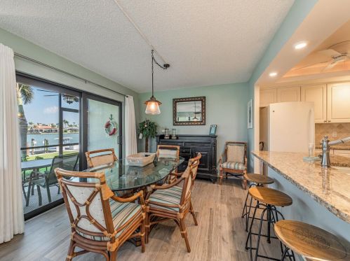 543 Seaview Ct, Marco Island, FL 34145-2618
