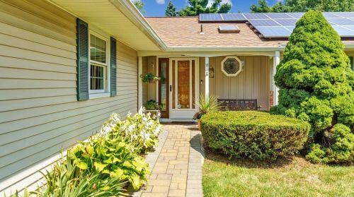 18 Columbus Dr, Huntington Station, NY 11746-2703