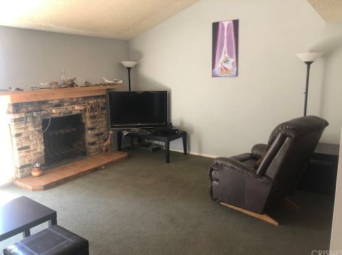 18740 Bookham Dr, Santa Clarita, CA 91351-1221