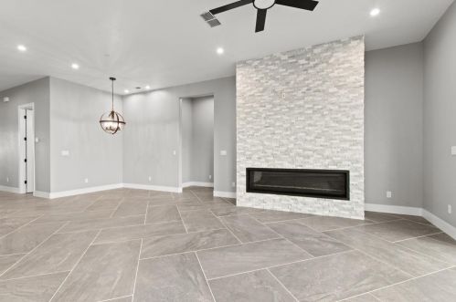 126 Mylnar Ave, Manteca CA  95336-4908 exterior