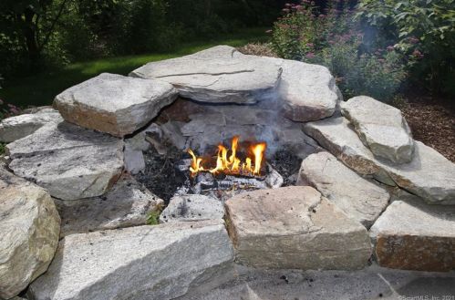312 Ridgefield Rd, Wilton CT  06897-2329 exterior