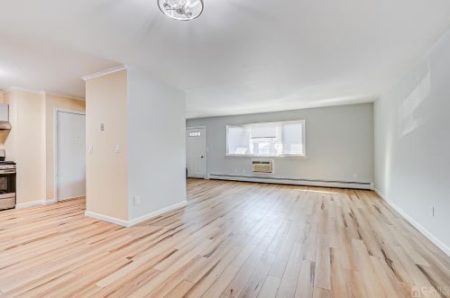728 Cricket Ln, Woodbridge NJ  exterior