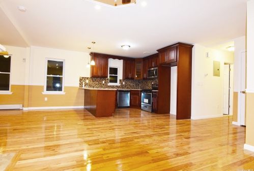 187-50 Hilburn Ave, Jamaica NY  11412-1925 exterior
