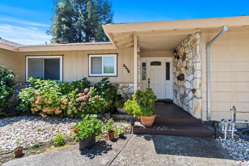 2250 Vallejo St, Santa Rosa CA  95404-5345 exterior