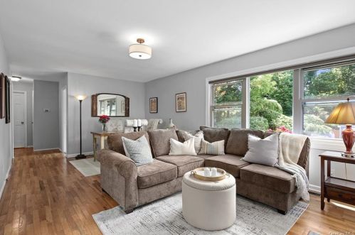 5 Augusta Pl, White Plains NY  10603-1901 exterior