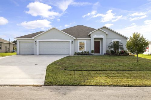 1812 Hampshire Ln, Fort Pierce, FL 34953-2080