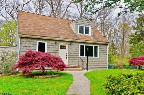 7 Woodland Rd, Skyline Lakes, NJ 07456-2319