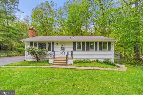 2206 Youngs Dr, Haymarket VA  20169-1534 exterior