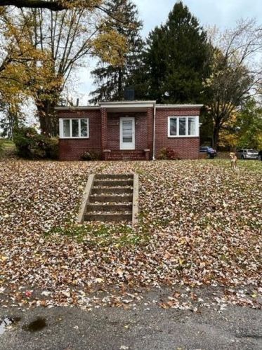 267 Zanesville Rd, Roseville, OH 43777-1135