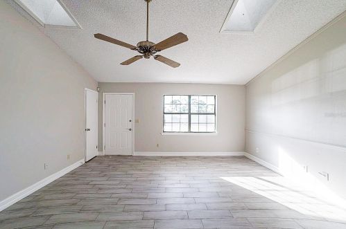 1883 Van Allen Cir, Deltona, FL 32738-4375