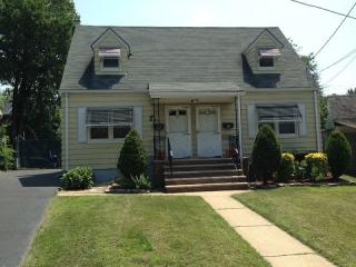 79 Aberdeen Ct, Paterson, NJ 07508-1218