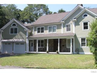 90 Crestwood Dr, Stamford, CT 06905-2705