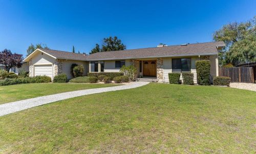 885 Ridgemark Dr, Hollister, CA 95023-6433