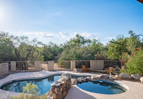 8363 Wanda Rd, Tucson, AZ 85704-3343