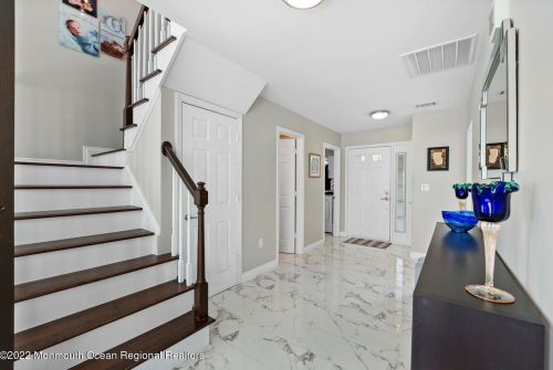 92 Glen Oaks Ct, Old Bridge, NJ 08857-3553