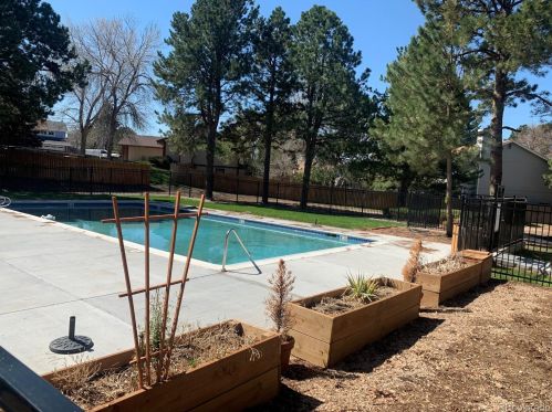 3826 Fraser St, Denver CO 80014-4022 exterior