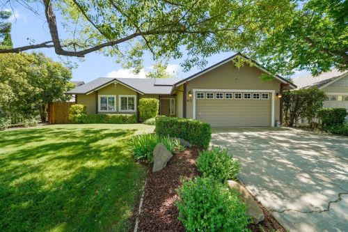 413 Dry Creek Ln, Winters, CA 95694-1838