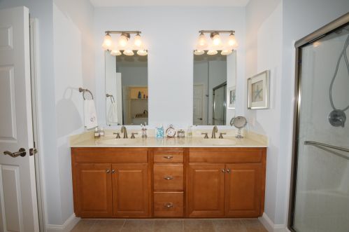 4 Chadwick Ct, Mashpee MA exterior