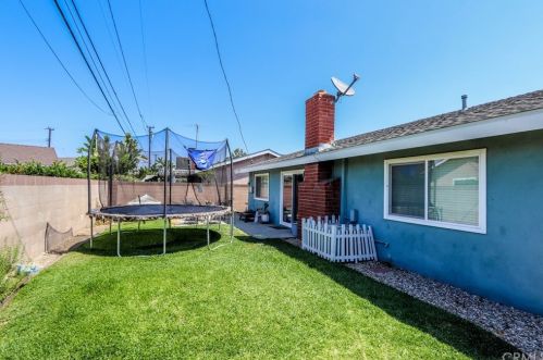 5503 Stevely Ave, Lakewood CA  90713-1745 exterior