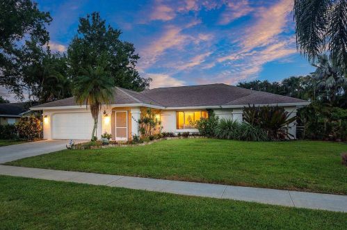 2707 Yarmouth Dr, West Palm Beach, FL 33414-7650