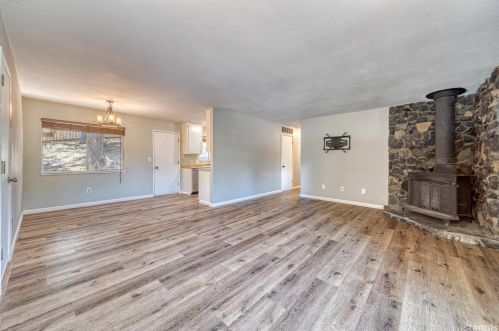 1524 Meadow Vale Dr, South Lake Tahoe, CA 96150-4908