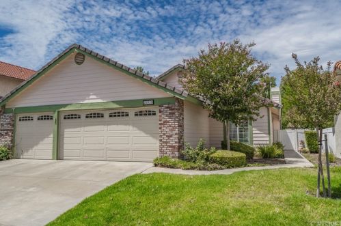 26839 Hummingbird Cir, Santa Clarita, CA 91351-5534