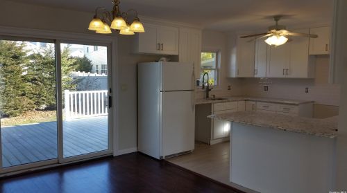 4 Oxford Ln, Bethpage NY  11714-1011 exterior