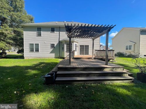 32 Pin Oak Dr, Dover DE  19904-2373 exterior