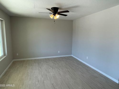 7638 Devonshire Ave, Phoenix, AZ 85033-3036