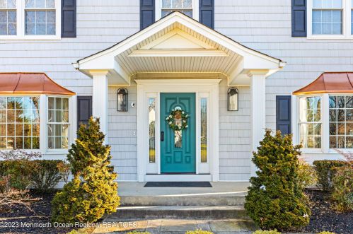 42 Green Meadow Dr, Tinton Falls, NJ 07724-2768