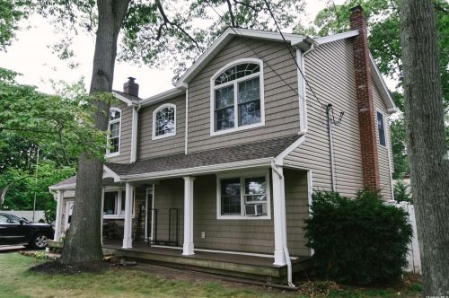 65 Dartmouth St, Islip Manor, NY 11751-2103