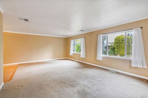 6 Sequoia Cir, Santa Rosa, CA 95401-4985