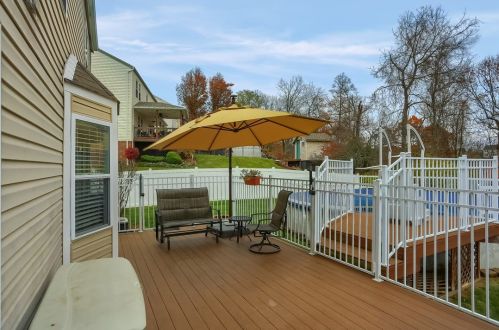 423 Kingsbrook Dr, Mc Donald PA  15057-2667 exterior