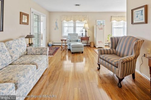 10 Lowell Ct, Bricktown NJ  08724-2423 exterior