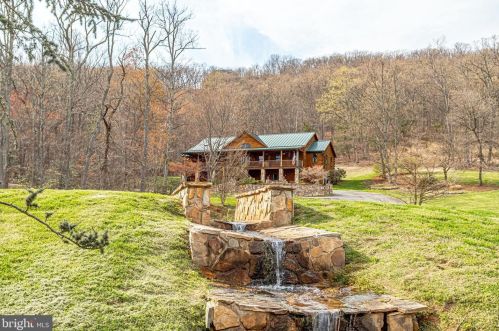 3714 Mountain Rd, Haymarket VA  20169-1739 exterior